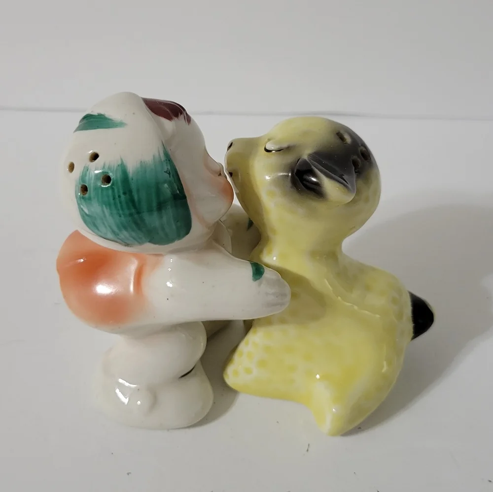 Vantellingen Mary Lamb Salt And Pepper Shakers